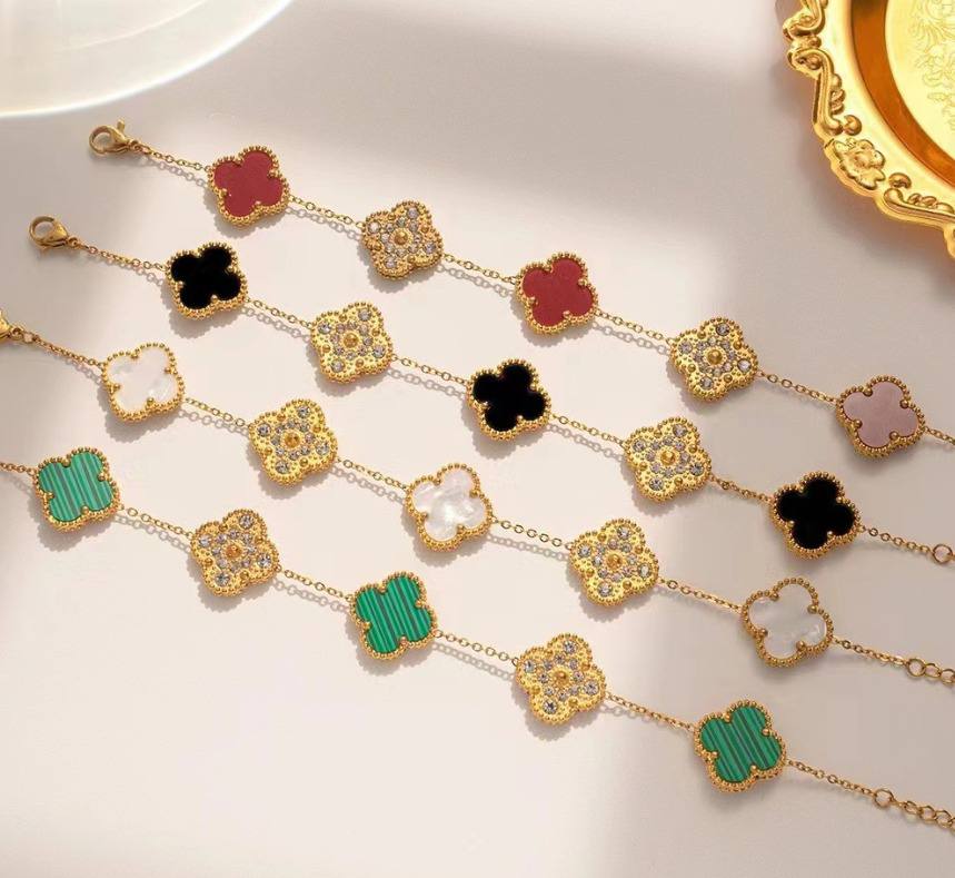 Vionsra™ Cleaf Bracelet by Victoria